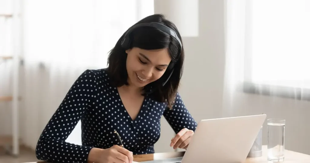 Chọn và sắp xếp cấu trúc câu hợp lý giúp bản dịch tiếng Anh - Trung tự nhiên, dễ hiểu